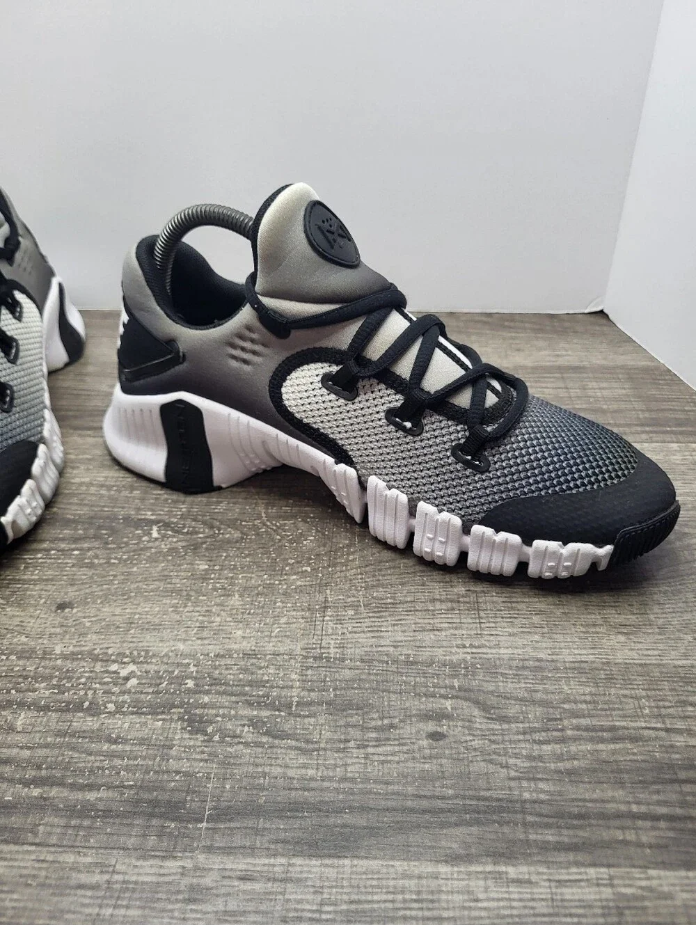 Nike Free Metcon 4 Training White Black Grey Gradient Womens Size 9 Shoes